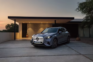 „Mercedes-Benz“ pristatė naujos kartos savo populiariausią modelį, pademonstruotas elektrinis GLC