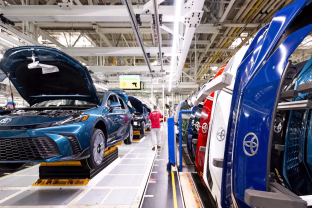 „Toyota“ turi gerų naujienų „Apple“ įrenginių turėtojams, galėsite naudotis skaitmeniniais raktais