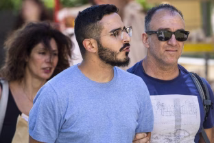 „Tinderio aferistas“ sulaikytas Sakartvele: milijoninius nuostolius sukėlęs vyras vėl pateko į pareigūnų rankas