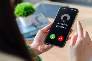 Lietuvių telefonus puolę sukčiai sulaukė atkirčio: nuo šiol jų klastotes sustabdys nauja duomenų sistema