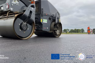 Eksperimentas Lietuvos keliuose: naudojamos naujos dangos iš atliekų, ar jos išlaikys žiemos išbandymą?