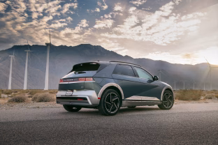 Ar šiuolaikiniai elektromobiliai Baltijos šalių keliuose jau gali pakeisti tradicinius modelius?