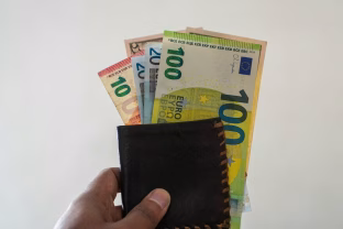 Lietuviai skolintis nebebijo: vidutinė paskolos suma per metus išaugo daugiau nei trečdaliu