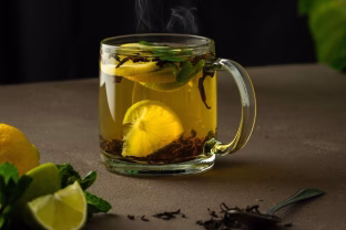 Aukso vertės arbata persivalgius: atsigaukite po šventinių patiekalų, veikia akimirksniu