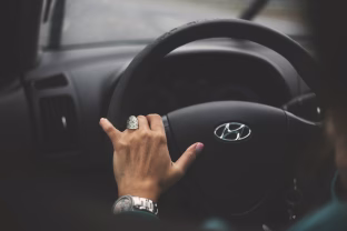 3000 eurų už vairuotojo pažymėjimą? Teisių išlaikymas kai kuriems tampa neįveikiama svajone