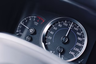 Net ir apynaujai automobiliai nėra apsaugoti nuo ridos klastojimo, naujausi duomenys šokiruoja