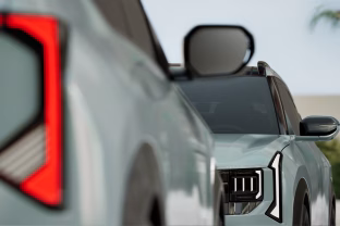 Artėjant pasaulinei premjerai, „Kia“ praskleidė naujojo visureigio „Seltos“ paslapties šydą