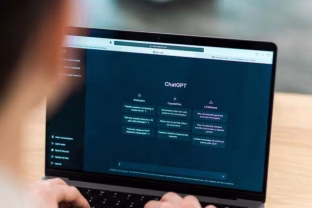 „ChatGPT“ naudotojams tai nepatiks: sužinokite, ką matysime atsakymų apačioje ir kaip to išvengti